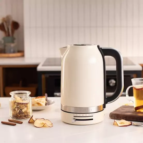 KitchenAid vízforraló, 1,7 literes, mandulakrém színben