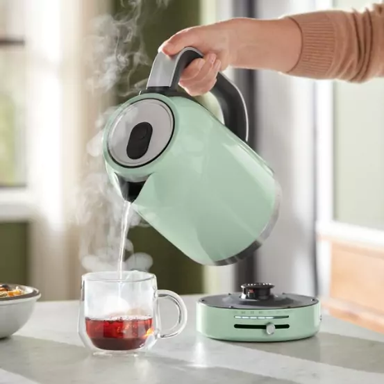 KitchenAid vízforraló, 1,7 literes, pisztácia színben