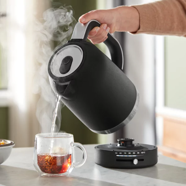 KitchenAid vízforraló önötöttvas fekete 5kek1701bk KitchenAid vízforraló önötöttvas fekete