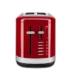 Piros színű kenyérpirító a szabályozó gombokkal és karokkal.