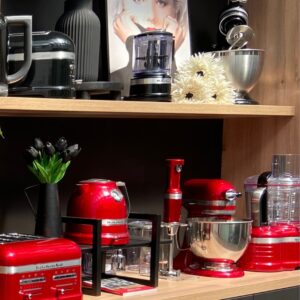 KitchenAid bemutatóterem, almapiros és ónixfekete kollekció